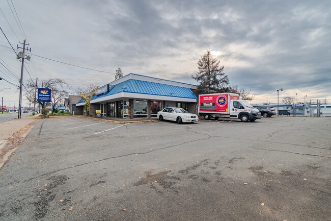 Plus de détails pour 925 N Central Ave, Medford, OR - Commerce de détail à vendre