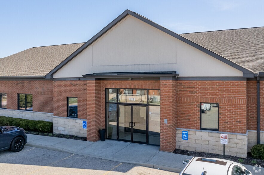 7592 Tylers Place Blvd, West Chester, OH à vendre - Photo du bâtiment - Image 3 de 4
