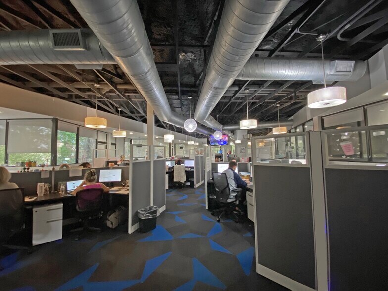 7563 Philips Hwy, Jacksonville, FL à vendre - Photo du bâtiment - Image 2 de 7