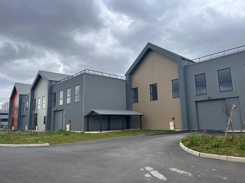 9 Rue Transversale, Gennevilliers à louer - Photo du bâtiment - Image 3 de 15