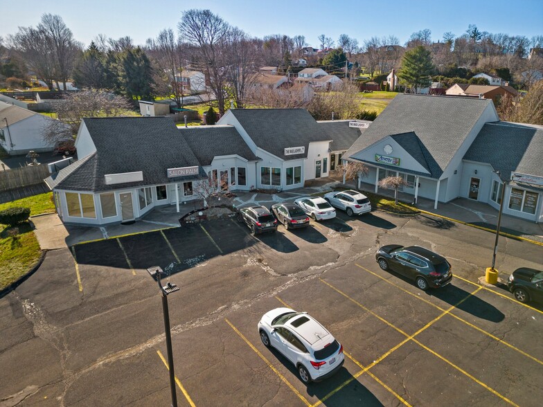 343 N Westfield St, Feeding Hills, MA à louer - Photo du bâtiment - Image 1 de 12