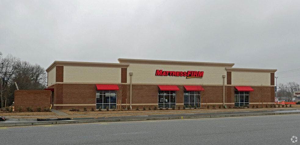 920 W Mercury Blvd, Hampton, VA for sale - Building Photo - Image 3 of 7