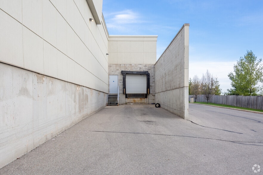 600 Laurelwood Dr W, Waterloo, ON for lease - Building Photo - Image 3 of 6