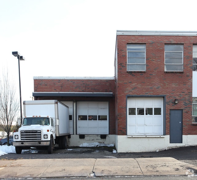 18 Midland St, Hartford, CT for lease - Building Photo - Image 2 of 3