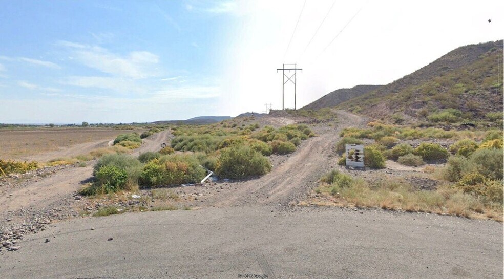 805 & 825 Spring Canyon Rd., Hatch, NM à vendre - Photo du bâtiment - Image 3 de 7