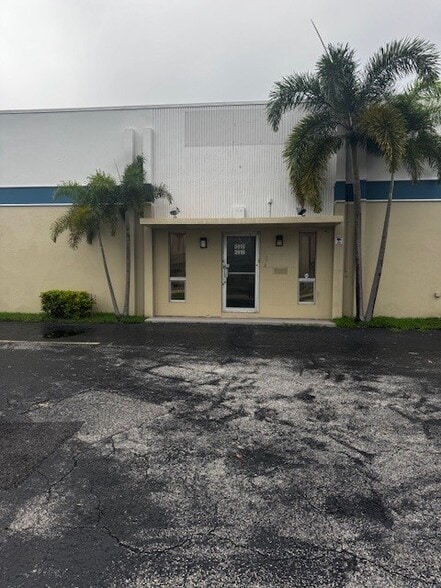 3916 N 29th Ave, Hollywood, FL for lease - Primary Photo - Image 1 of 12