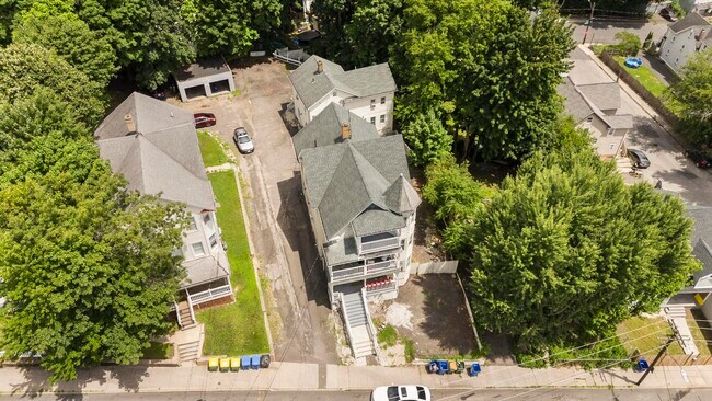 Plus de détails pour 96 Hill St, Waterbury, CT - Multi-résidentiel à vendre