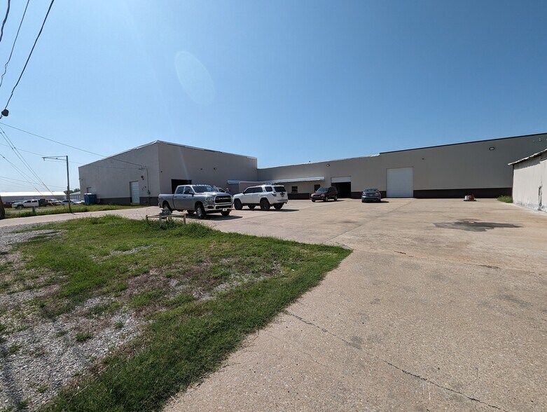 1602-1608 SW F Ave, Lawton, OK for lease - Building Photo - Image 1 of 1