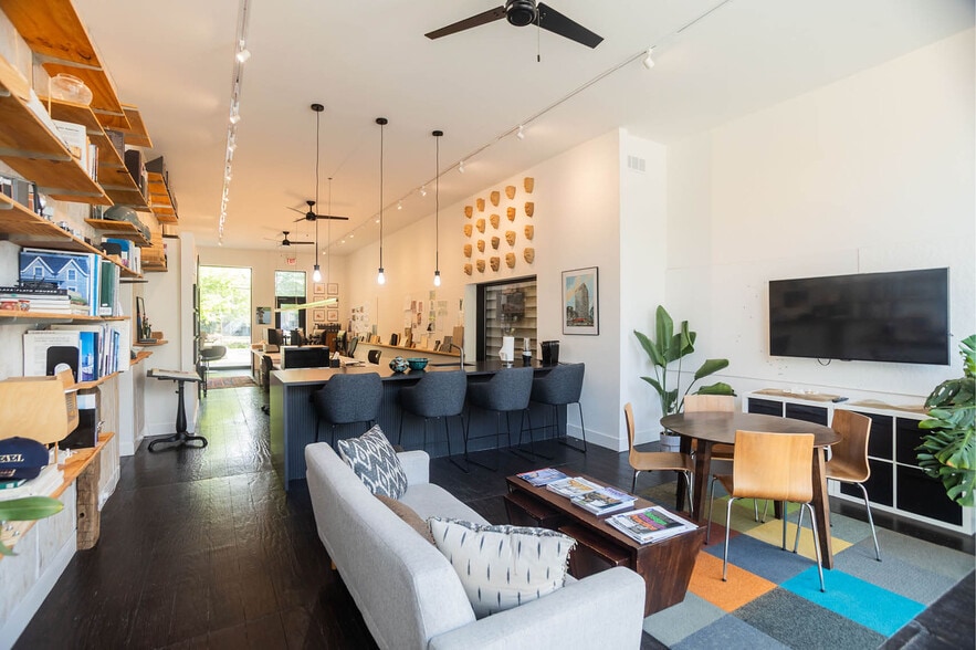 3489 N Elston Ave, Chicago, IL for sale - Interior Photo - Image 3 of 17