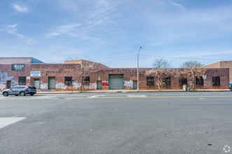 58-01 Grand Ave, Maspeth, NY à louer Photo intérieure- Image 2 de 2