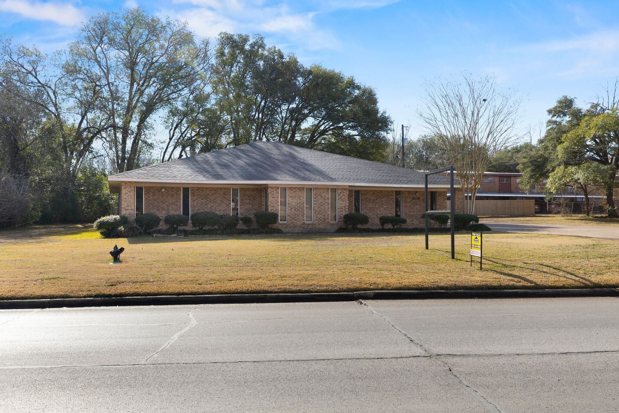 609 Ellis Ave, Lufkin, TX à louer Photo principale- Image 1 de 103