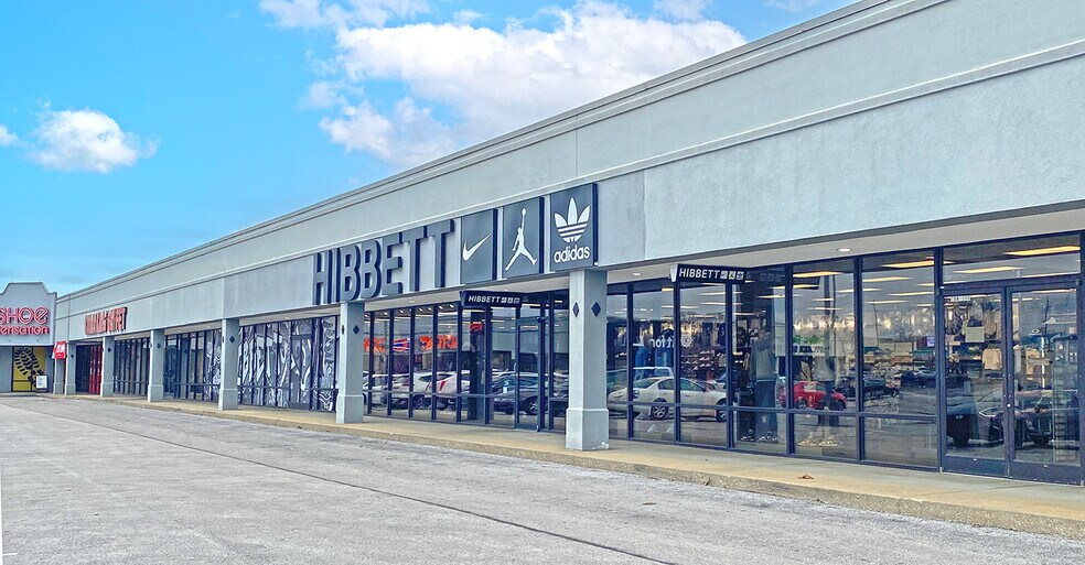 Festival Plaza portefeuille de 2 propriétés à vendre sur LoopNet.ca - Photo du bâtiment - Image 2 de 8