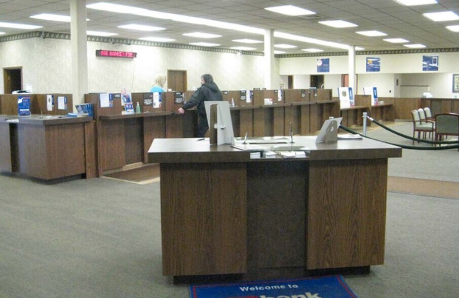 300 First Ave, Rock Falls, IL à louer - Photo intérieure - Image 2 de 15