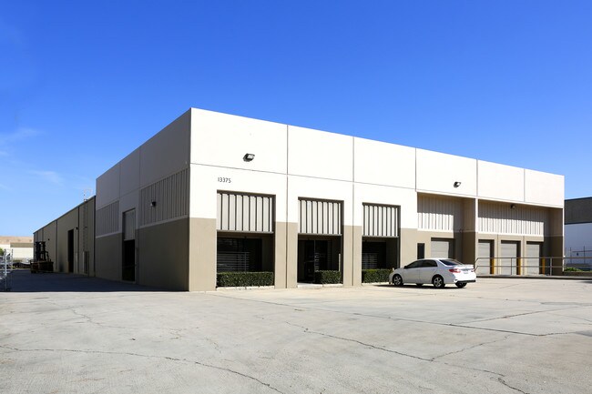 Plus de détails pour 13375 Estelle St, Corona, CA - Industriel à louer