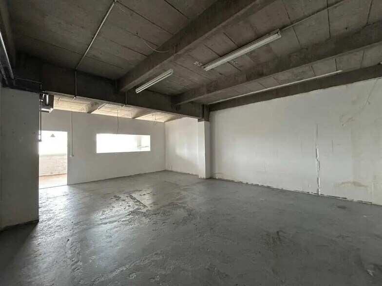 Flex in Rosny-sous-Bois for lease - Interior Photo - Image 2 of 8