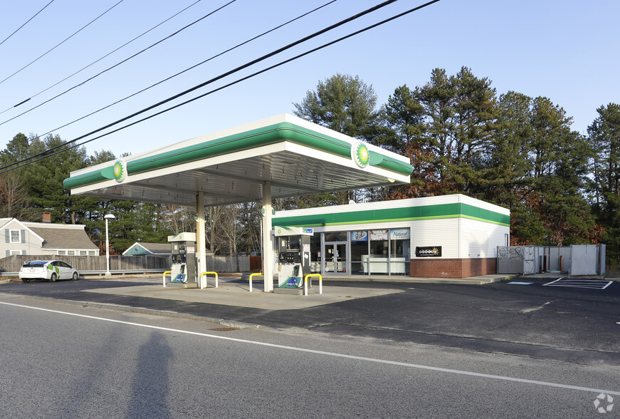 652 Columbus Ave, Rochester, NH for lease - Primary Photo - Image 1 of 8