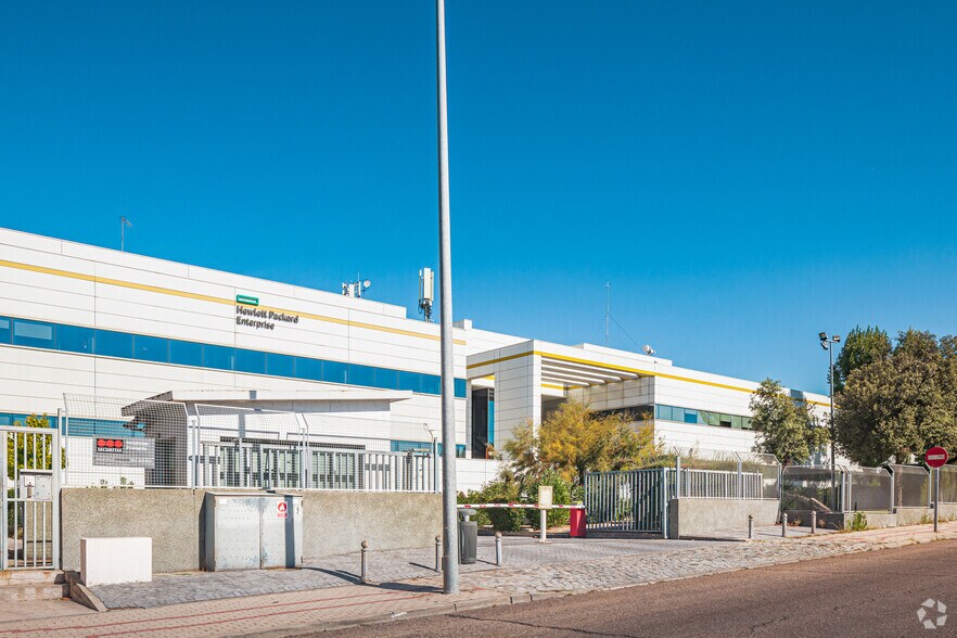 Calle de Vicente Aleixandre, 1, Las Rozas de Madrid, Madrid à louer - Photo du bâtiment - Image 2 de 3