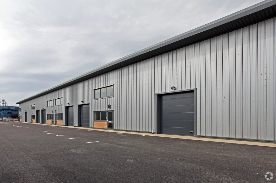Kembrey St, Swindon à louer - Photo du bâtiment - Image 3 de 7