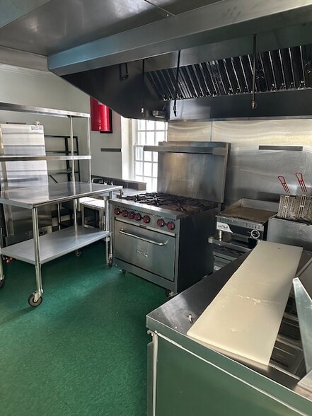 650 Middle Tpke, Storrs Mansfield, CT for lease - Building Photo - Image 2 of 15