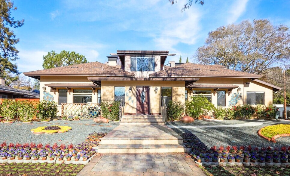 251 Middlefield Rd, Palo Alto, CA à vendre - Photo du bâtiment - Image 1 de 13