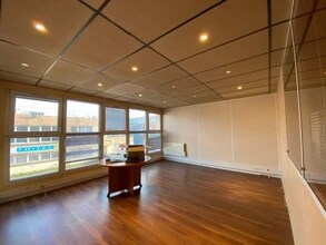 Flex in Ivry-sur-Seine for lease Interior Photo- Image 2 of 7