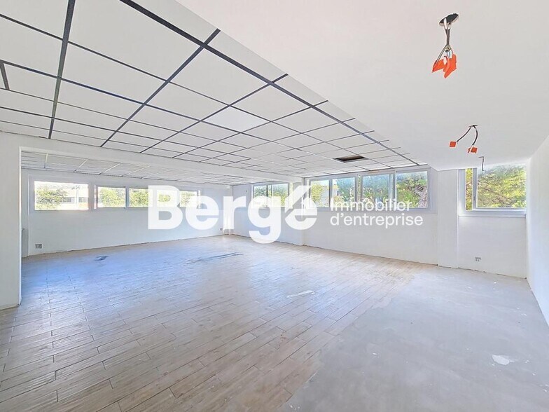 Office in Cannes for sale - Interior Photo - Image 2 of 11