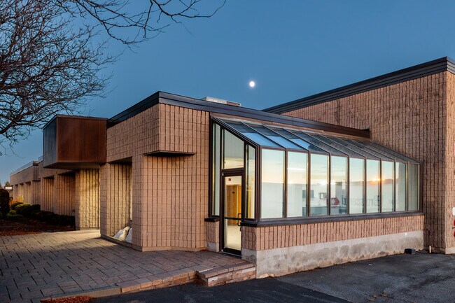 Plus de détails pour 1660-1700 Boul Hymus, Dorval, QC - Industriel à vendre