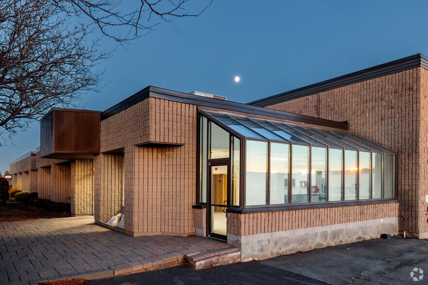 1660-1700 Boul Hymus, Dorval, QC à vendre - Photo principale - Image 1 de 37