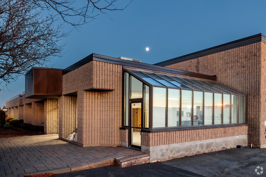 1660-1700 Boul Hymus, Dorval, QC for sale - Primary Photo - Image 1 of 37