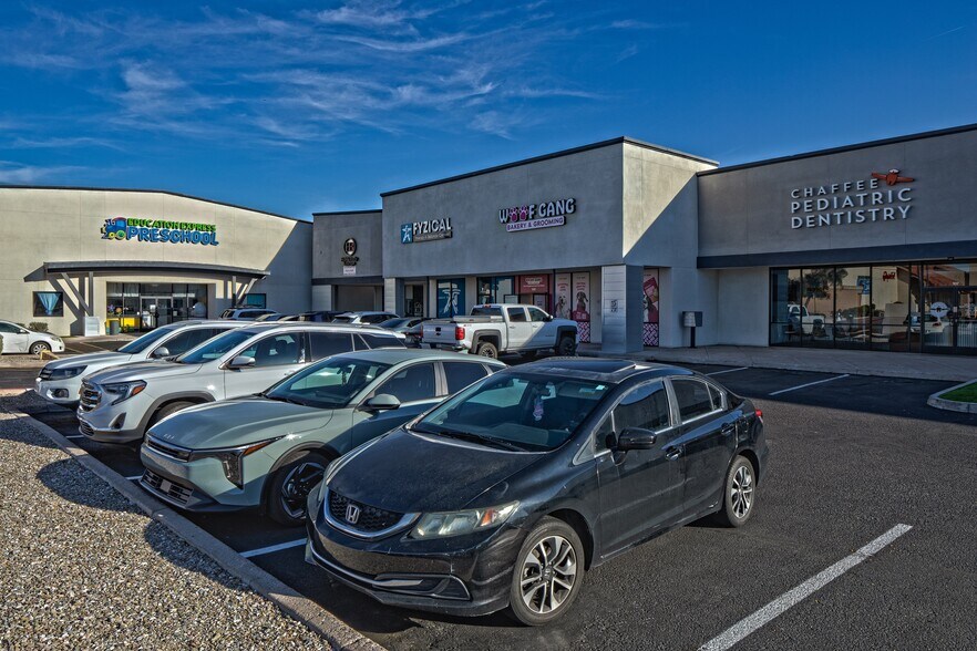 SHOPS AT ROYAL PALMS portefeuille de 3 propriétés à vendre sur LoopNet.ca - Photo du bâtiment - Image 3 de 6