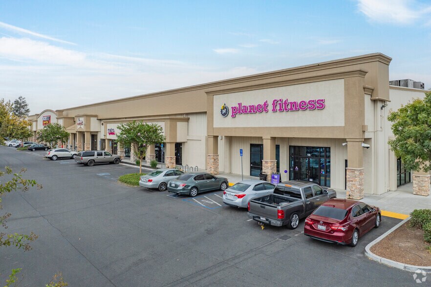 1300-1340 W Main St, Turlock, CA à louer - Photo du bâtiment - Image 2 de 19