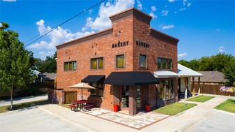 301 E Brown St, San Saba TX - Restaurant avec service au volant