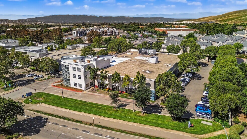 2950-2952 Collier Canyon Rd, Livermore, CA à louer - Photo du bâtiment - Image 3 de 8