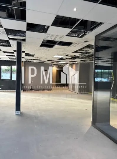 Commerce de détail dans Éguilles à louer - Photo intérieure - Image 3 de 6