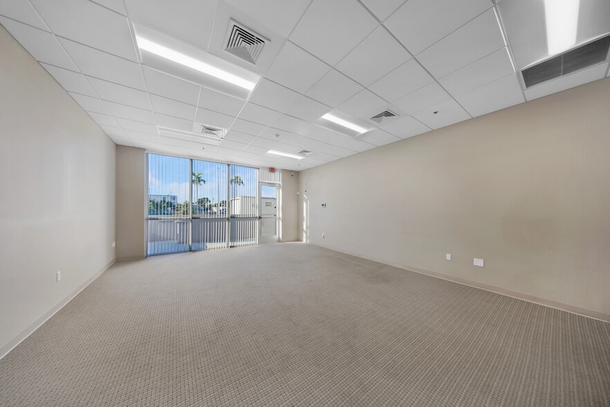 14001 NW 112th Ave, Hialeah Gardens, FL for lease - Building Photo - Image 3 of 16