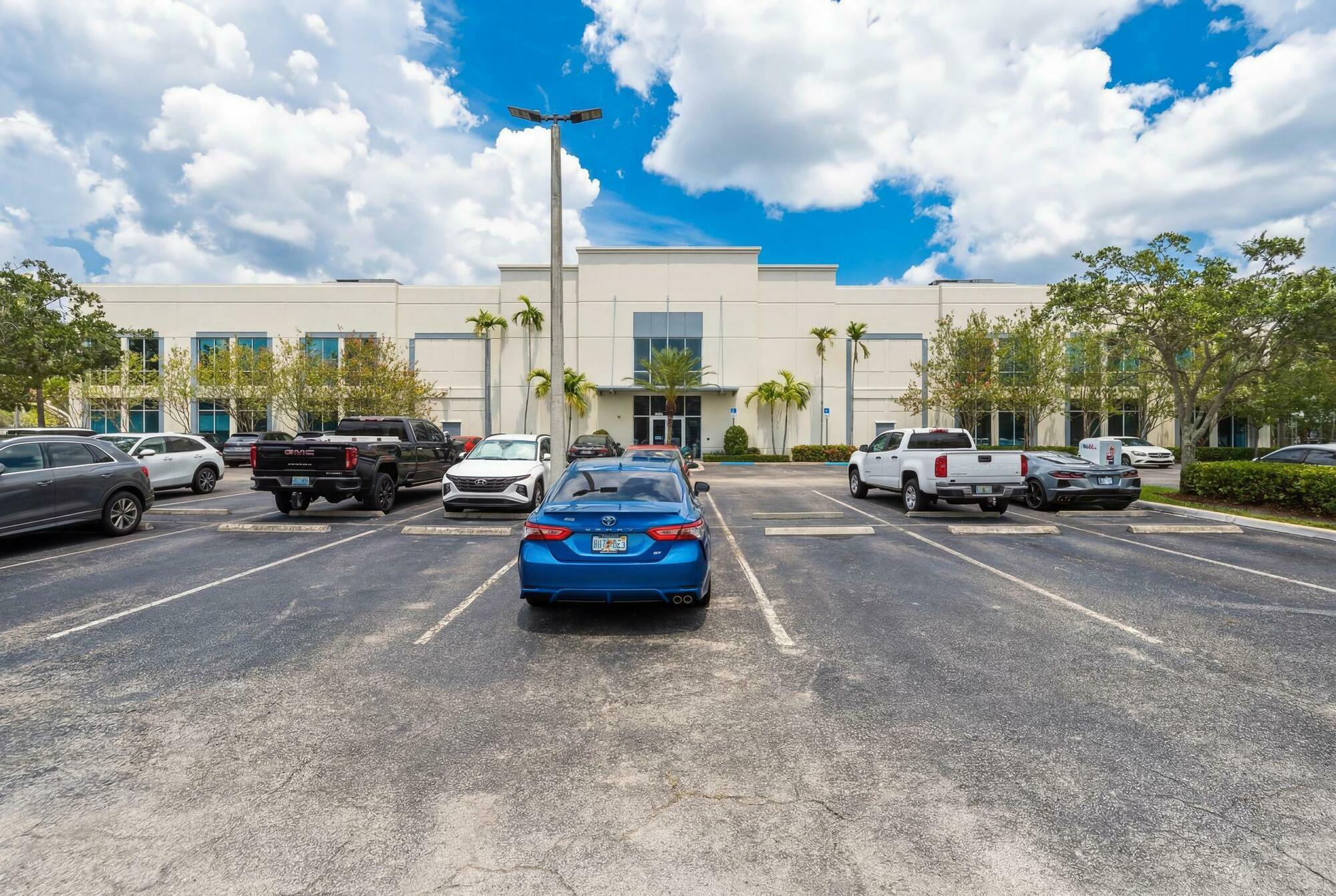 2000 NW 150th Ave, Pembroke Pines, FL for lease Interior Photo- Image 1 of 21