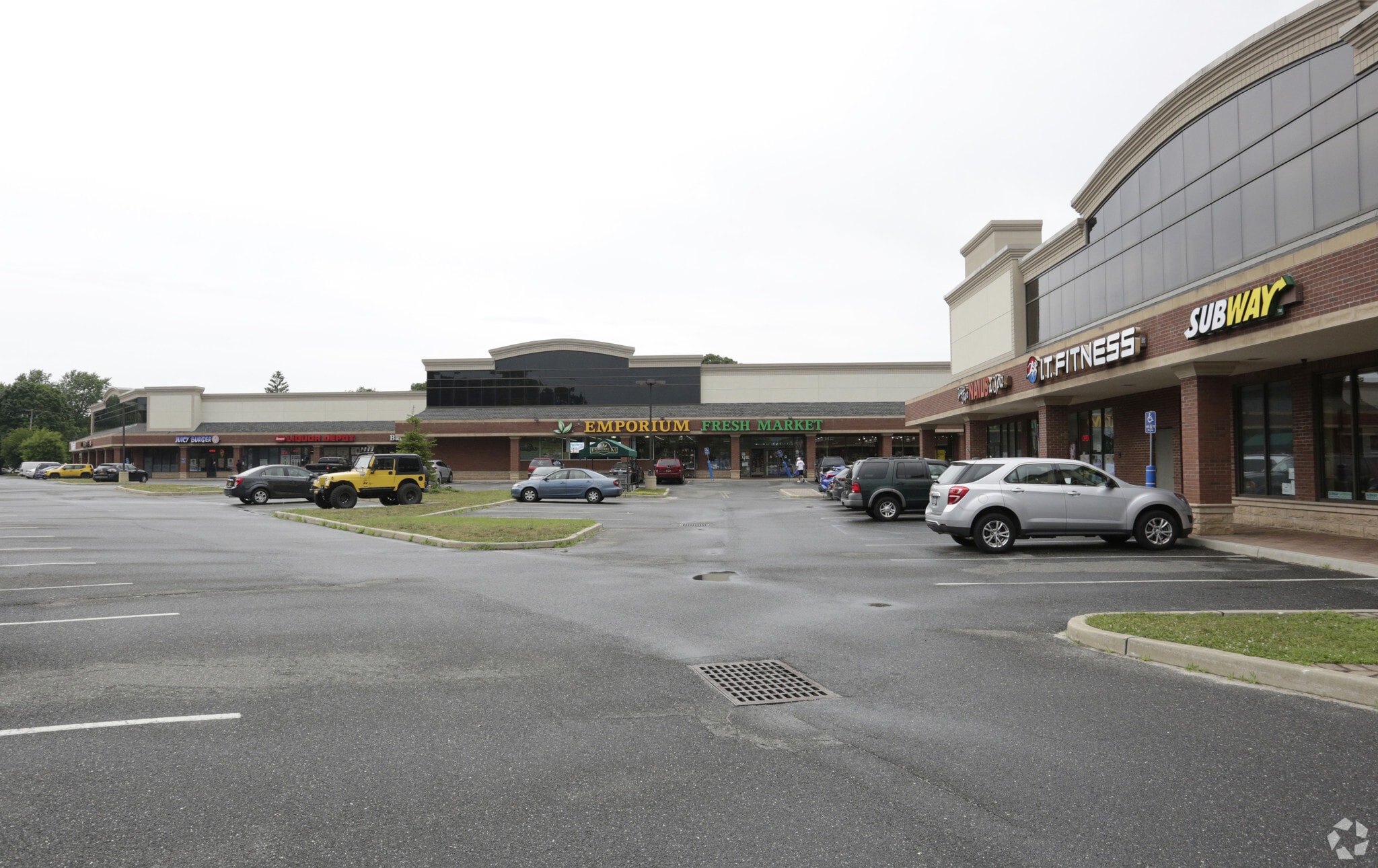 876 Connetquot Ave, Islip Terrace, NY à louer Photo principale- Image 1 de 12