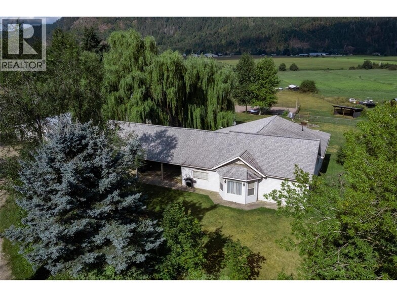 7630 97A Highway, Mara, BC for sale - Building Photo - Image 2 of 8