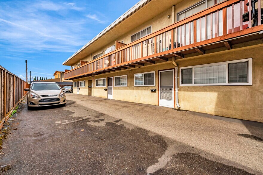 15609 Ronda St, San Lorenzo, CA à vendre - Photo du bâtiment - Image 3 de 9