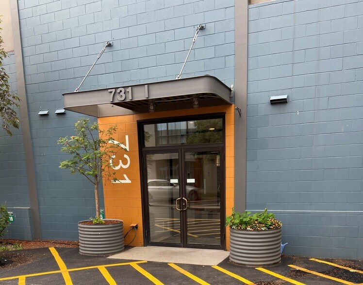 731 I St, Anchorage, AK à louer - Photo du bâtiment - Image 3 de 13