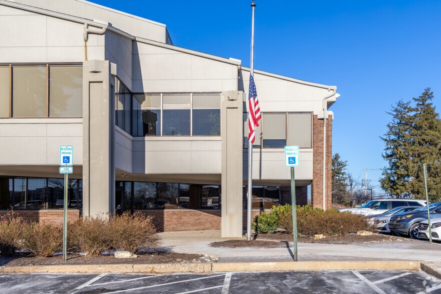 300 Welsh Rd, Horsham Township, PA for lease - Building Photo - Image 3 of 6