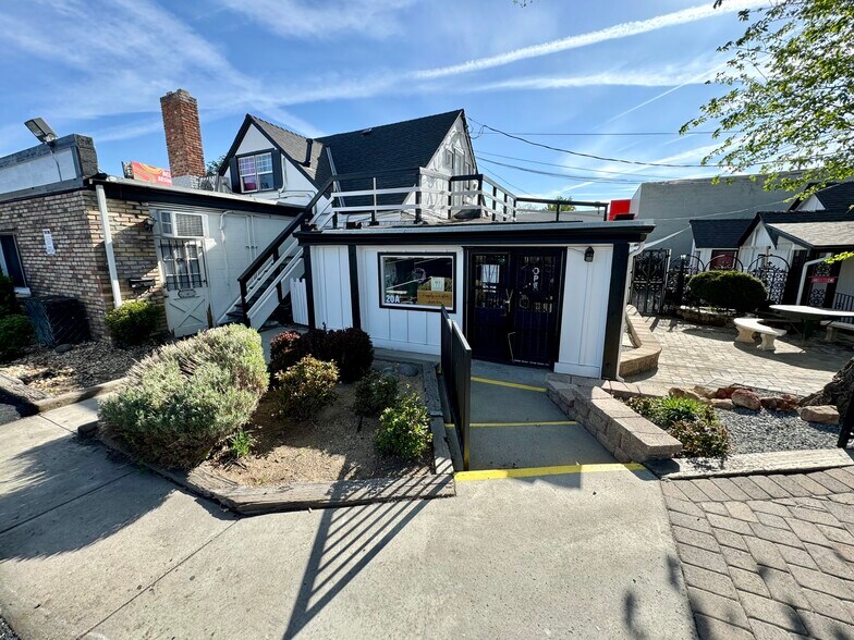 22 Hillcrest Dr, Reno, NV à louer - Photo du bâtiment - Image 3 de 19