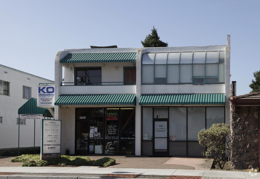 3197-3209 Castro Valley Blvd, Castro Valley, CA à louer - Photo du bâtiment - Image 2 de 10
