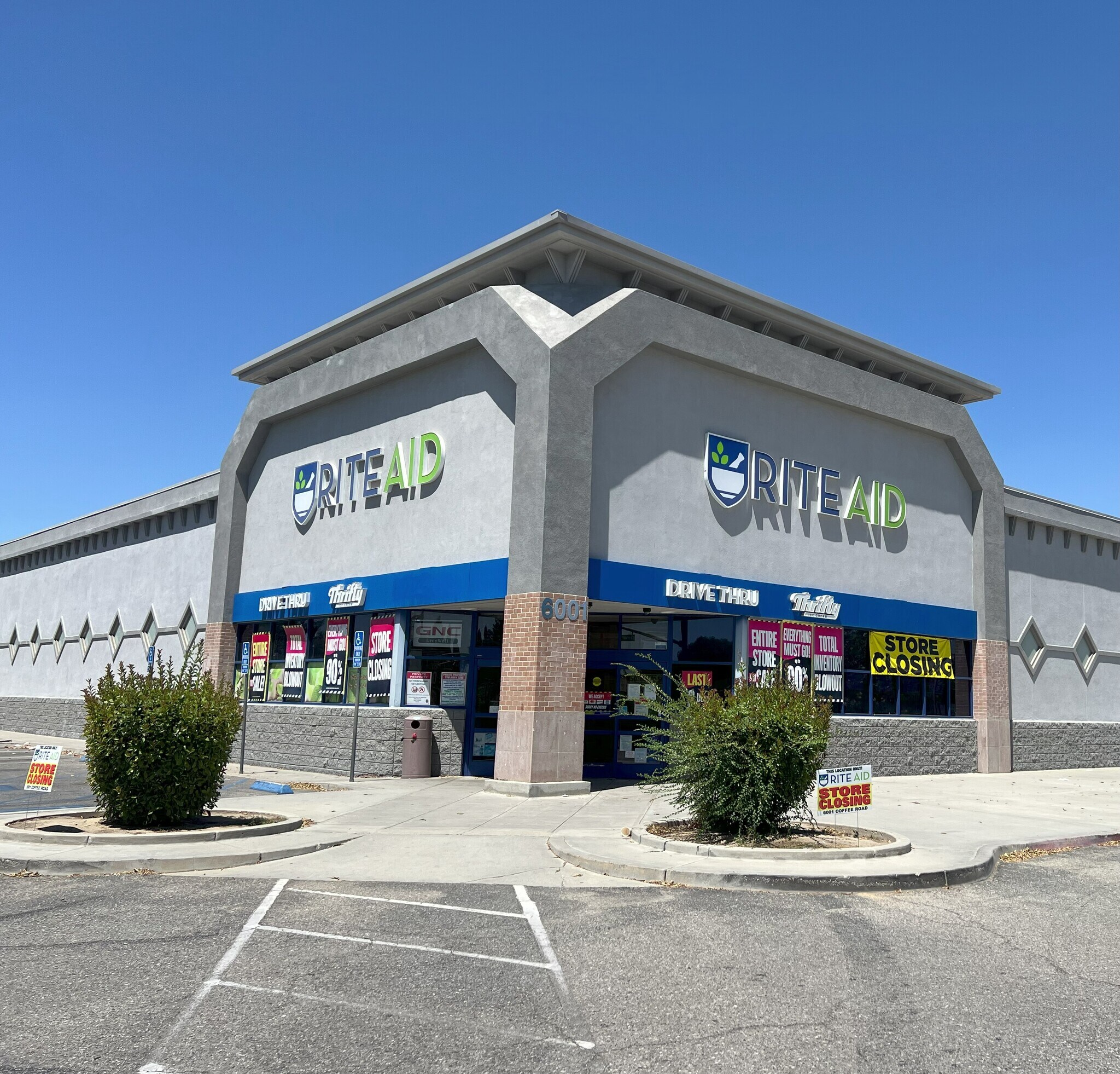 6001 Coffee Rd, Bakersfield, CA for lease Building Photo- Image 1 of 11