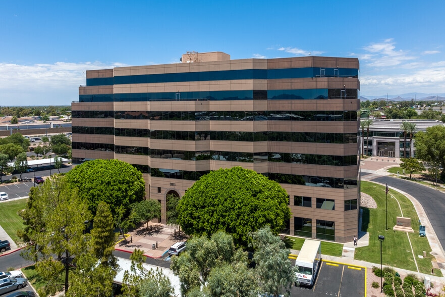 10851 N Black Canyon Hwy, Phoenix, AZ à louer - Photo du bâtiment - Image 2 de 9