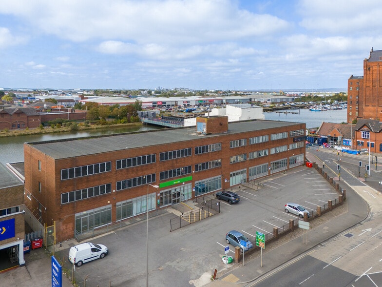 225-241 Victoria St S, Grimsby for lease - Building Photo - Image 3 of 4
