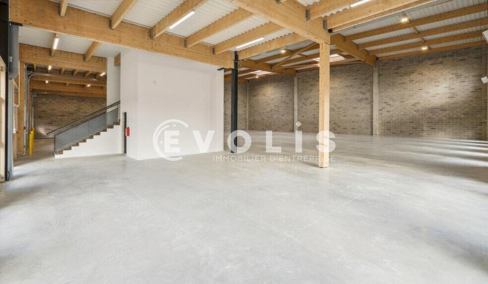 Flex in Graveson for lease - Interior Photo - Image 3 of 10