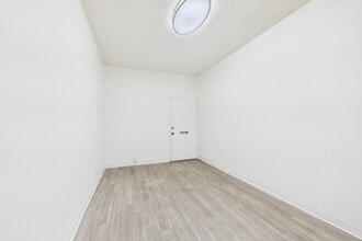 13615 Victory Blvd, Van Nuys, CA for lease Interior Photo- Image 1 of 2
