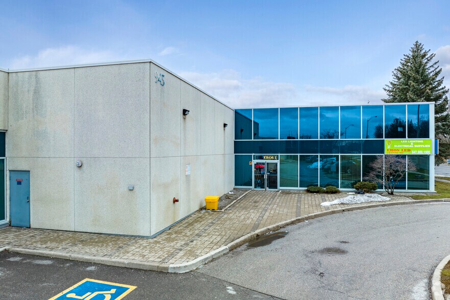 945 Middlefield Rd, Toronto, ON à louer - Photo du bâtiment - Image 3 de 5