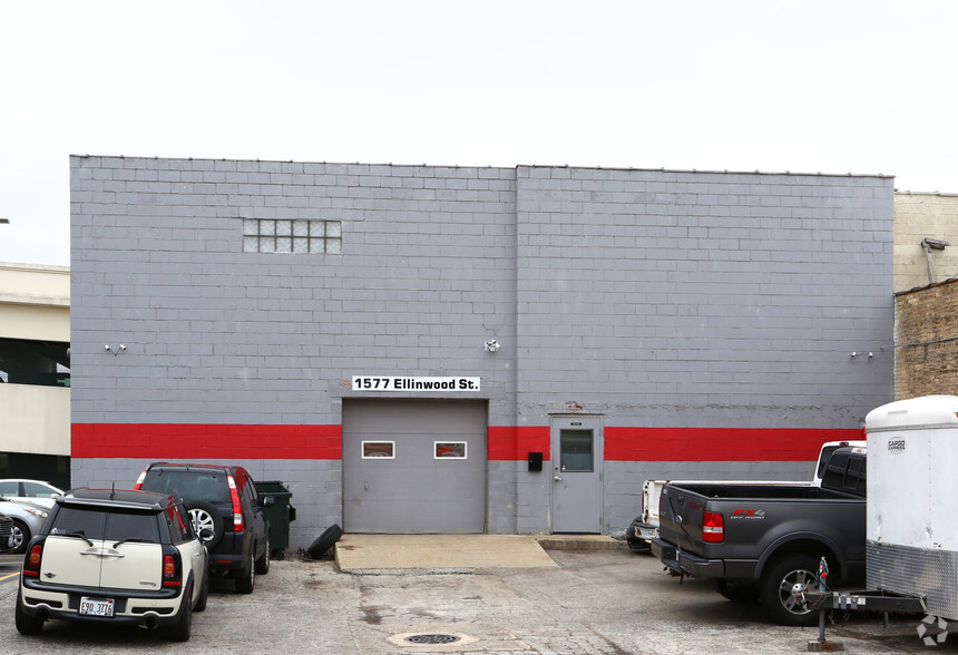 1577 Ellinwood Ave, Des Plaines, IL for lease - Building Photo - Image 2 of 8